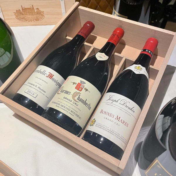 Agence M Com Marseille La Cote De Boeuf Marseille Restaurant Cave Vins bouteille vin rouge prestigieux bourgogne Charmes chambertin