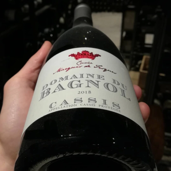 Agence M Com Marseille La Cote De Boeuf Marseille Restaurant Cave Vins bouteille vin rouge prestigieux cassis domaine bagnol