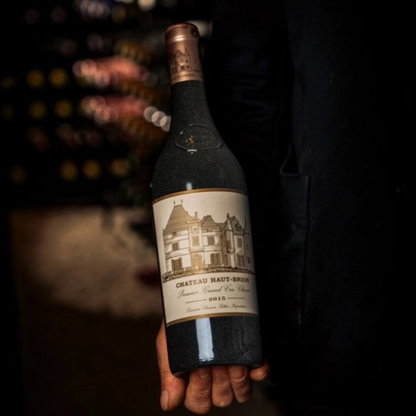 Agence M Com Marseille La Cote De Boeuf Marseille Restaurant Cave Vins bouteille vin rouge prestigieux chateau haut brion bordeaux