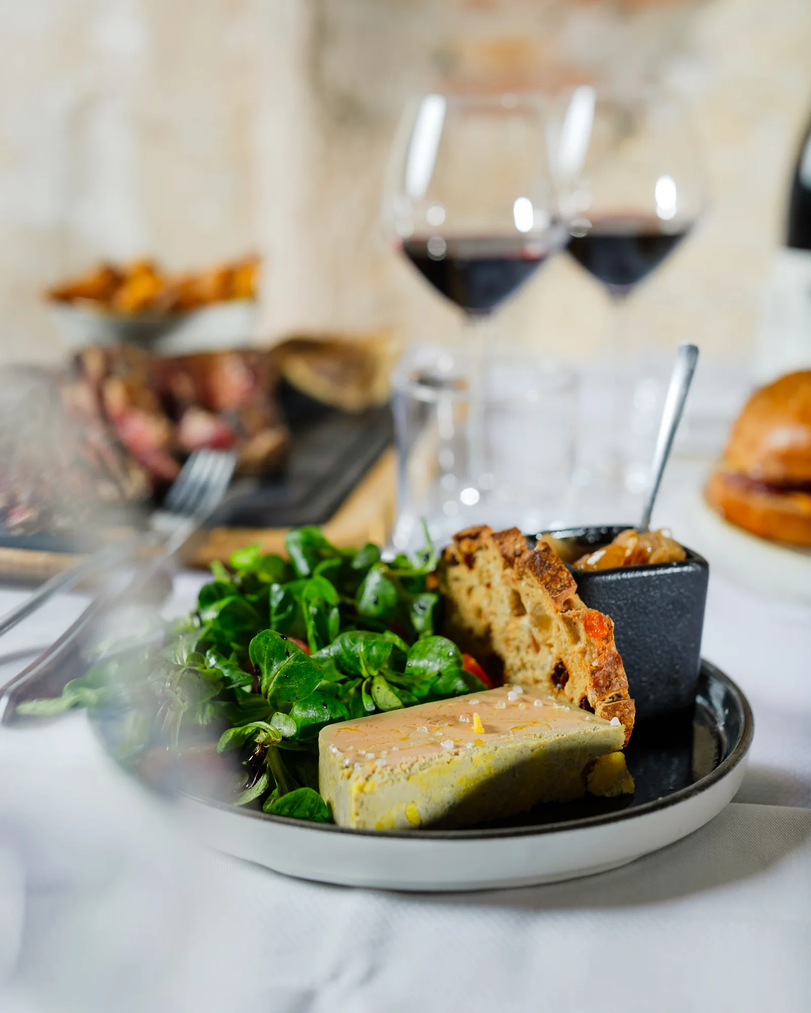 Agence M Com Marseille La Cote De Boeuf Marseille Restaurant Cave Vins entree foie gras canard chutney toast grille