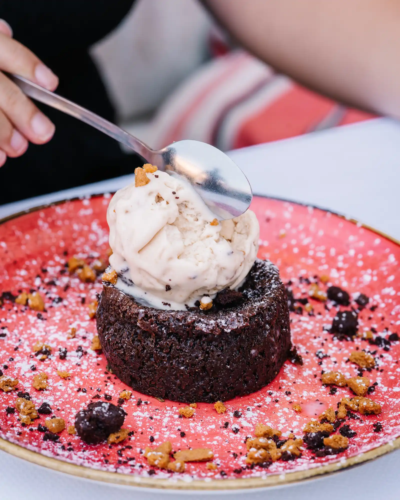 Agence M Com Marseille La Cote De Boeuf Marseille Restaurant Cave Vins fondant chocolat glace speculoos sauce caramel beure sale