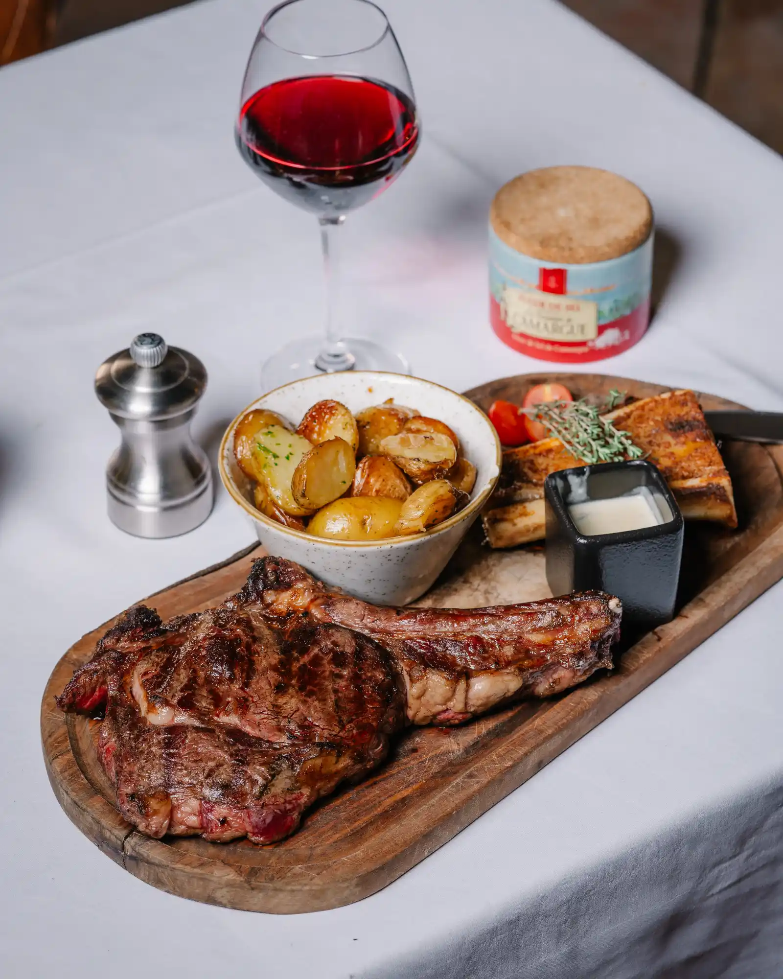 Agence M Com Marseille La Cote De Boeuf Marseille Restaurant Cave Vins piece boucher cote boeuf angus os moelle pomme terre grenaille sauce