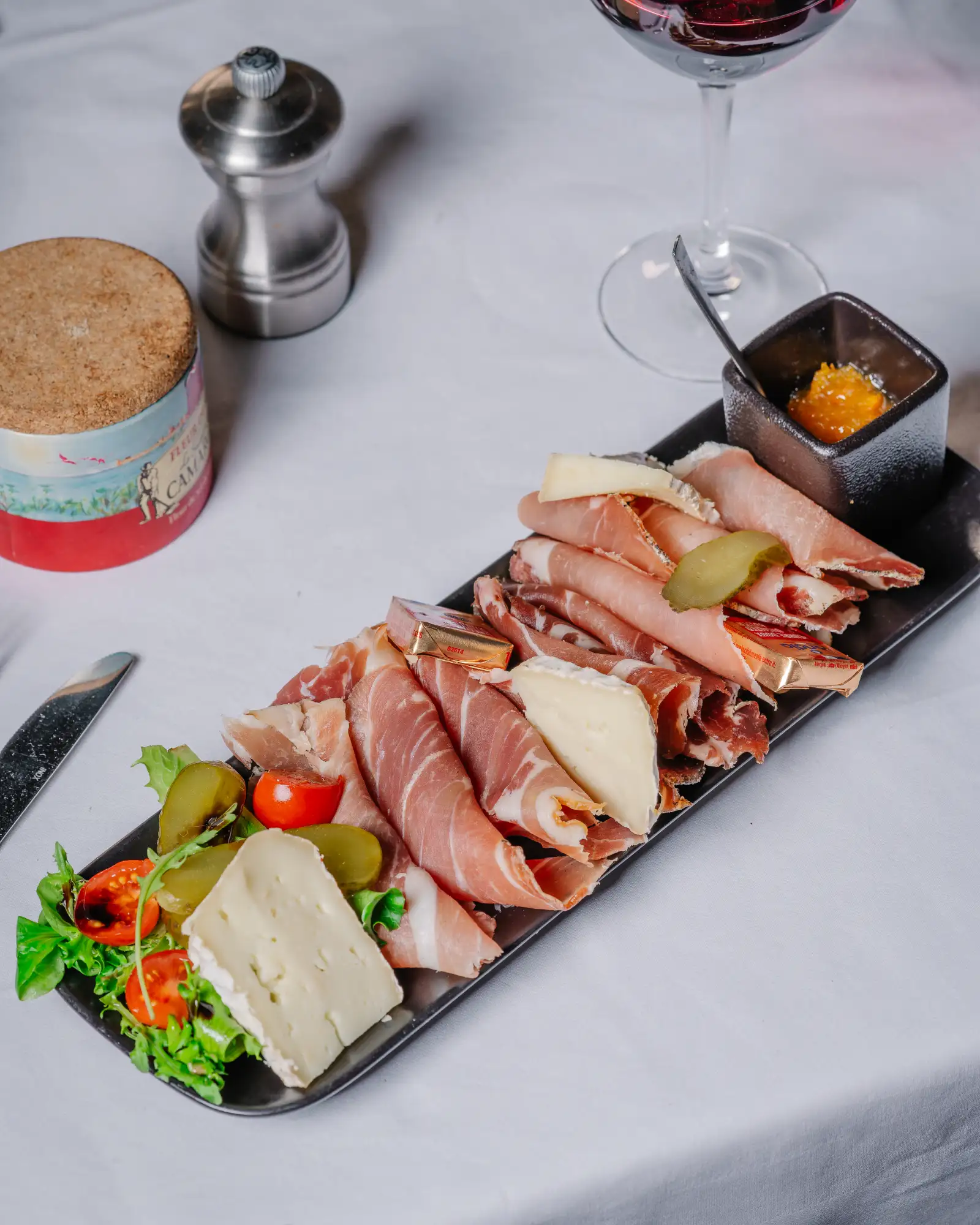Agence M Com Marseille La Cote De Boeuf Marseille Restaurant Cave Vins planche charcuterie fromage corse confiture clementine