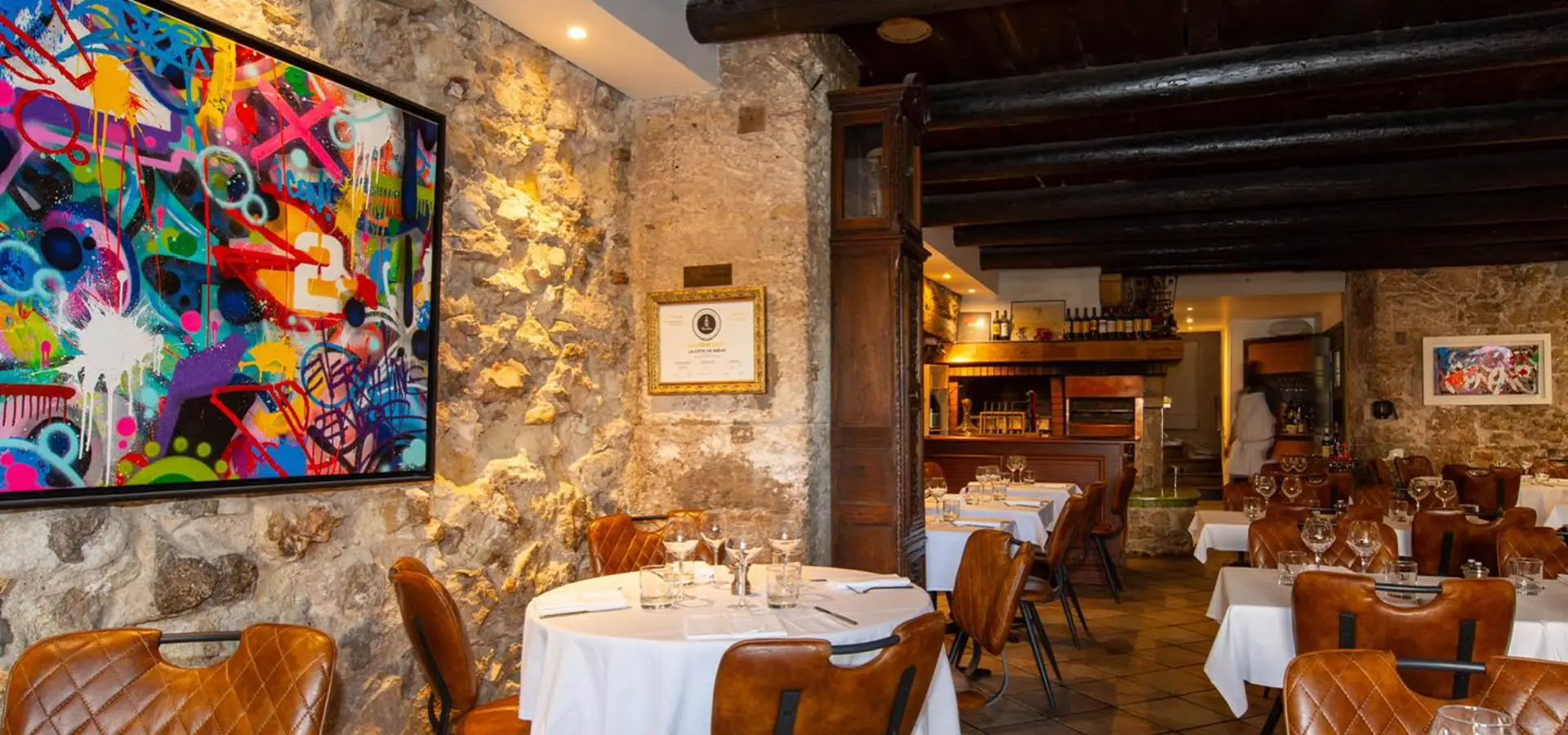 Agence M Com Marseille La Cote De Boeuf Marseille Restaurant Cave Vins salle restaurant murs pierres poutres bois