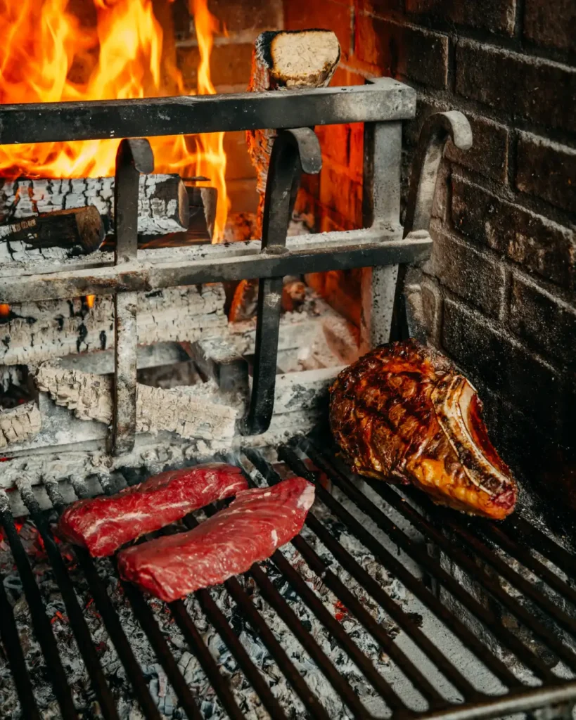 Agence M Com Marseille La Cote De Boeuf Marseille Restaurant Cave Vins viande boeuf grill braises feu bois