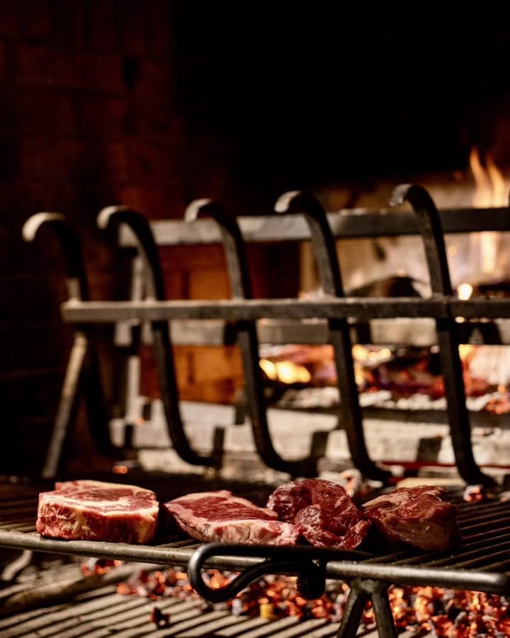 Agence M Com Marseille La Cote De Boeuf Marseille Restaurant Cave Vins viande boeuf prestigieuse cuisson lente feu bois fume