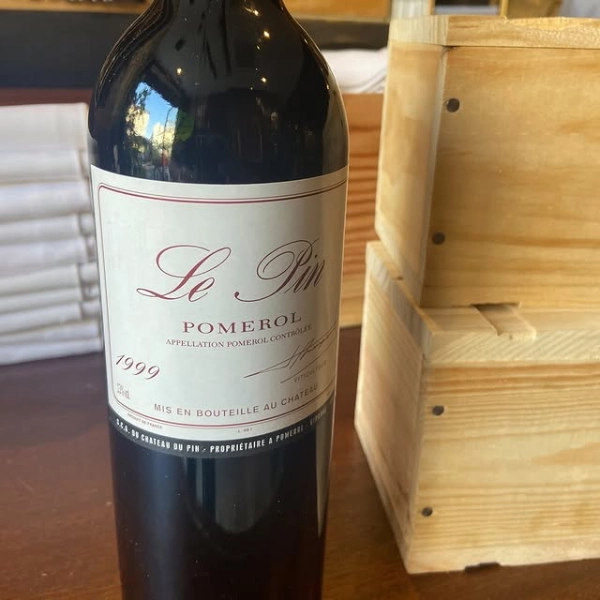 Agence M Com Marseille La Cote De Boeuf Marseille Restaurant Cave Vins vin rouge prestigieux Le Pin Pomerol 1999